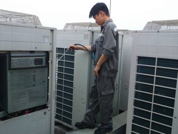 Vệ sinh máy lạnh công nghiệp KCN Hoà Khánh